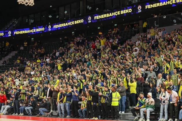 Fanblock von Fenerbahce, GER, Fenerbahce Beko Istanbul vs. Maccabi Rapyd Tel Aviv, Basketball, Euroleague, 10. Spieltag, Saison 2025 2026, 11.11.2025, GER, Fenerbahce Beko Istanbul vs. Maccabi Rapyd Tel Aviv, Basketball, Euroleague, 10. Spieltag, Saison 2025 2026, 11.11.2025 Muenchen Copyright: xEibner-Pressefoto JennixMaulx EP_JML