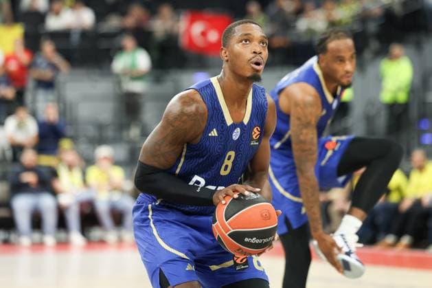 Lonnie Walker (Maccabi Rapyd Tel Aviv, 08) mit Ball, GER, Fenerbahce Beko Istanbul vs. Maccabi Rapyd Tel Aviv, Basketball, Euroleague, 10. Spieltag, Saison 2025 2026, 11.11.2025, GER, Fenerbahce Beko Istanbul vs. Maccabi Rapyd Tel Aviv, Basketball, Euroleague, 10. Spieltag, Saison 2025 2026, 11.11.2025 Muenchen Copyright: xEibner-Pressefoto JennixMaulx EP_JML