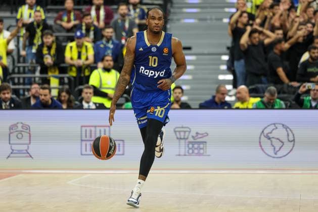 OShae J. Brissett (Maccabi Rapyd Tel Aviv, 10) mit Ball, GER, Fenerbahce Beko Istanbul vs. Maccabi Rapyd Tel Aviv, Basketball, Euroleague, 10. Spieltag, Saison 2025 2026, 11.11.2025, GER, Fenerbahce Beko Istanbul vs. Maccabi Rapyd Tel Aviv, Basketball, Euroleague, 10. Spieltag, Saison 2025 2026, 11.11.2025 Muenchen Copyright: xEibner-Pressefoto JennixMaulx EP_JML