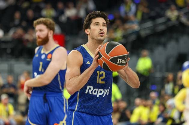 John Dibartolomeo (Maccabi Rapyd Tel Aviv, 12) mit Ball, GER, Fenerbahce Beko Istanbul vs. Maccabi Rapyd Tel Aviv, Basketball, Euroleague, 10. Spieltag, Saison 2025 2026, 11.11.2025, GER, Fenerbahce Beko Istanbul vs. Maccabi Rapyd Tel Aviv, Basketball, Euroleague, 10. Spieltag, Saison 2025 2026, 11.11.2025 Muenchen Copyright: xEibner-Pressefoto JennixMaulx EP_JML