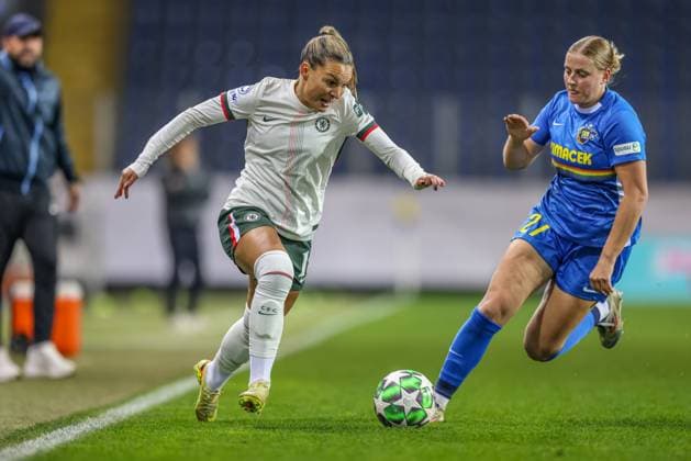 AUT, München, SKN St. Pölten vs Chelsea London, Women s Champions League, UEFA, Saison 2526, NV Arena, 3. Spieltag im Bild v.l.n.r: Johanna Rytting Kaneryd (Chelsea London 19), Sarah Gutmann (St. Pölten 27) DFB DFL REGULATIONS PROHIBIT ANY USE OF PHOTOGRAPHS AS IMAGE SEQUENCES AND OR QUASI-VIDEO, 11.11.2025, Copyright: HMBxMedia HendrikxHamelau