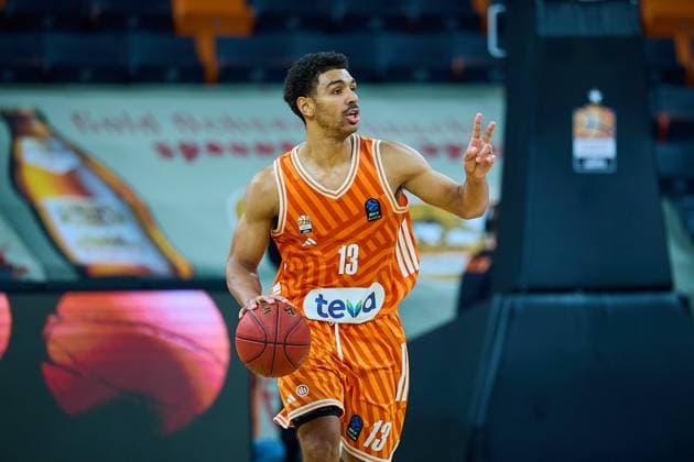 Mark Smith (ratiopharm ulm, 13) beim Spielaufbau GER, ratiopharm ulm vs. Cosea JL Bourg-en-Bresse, Basketball, 7. Spieltag, BKT EuroCup, Spielzeit 2025 2026, 11.11.2025 GER, ratiopharm ulm vs. Cosea JL Bourg-en-Bresse, Basketball, 7. Spieltag, BKT EuroCup, Spielzeit 2025 2026, 11.11.2025 Neu-Ulm Copyright: xEibner-Pressefoto GeraldxOelze-dexStoppanyx EP_ODS