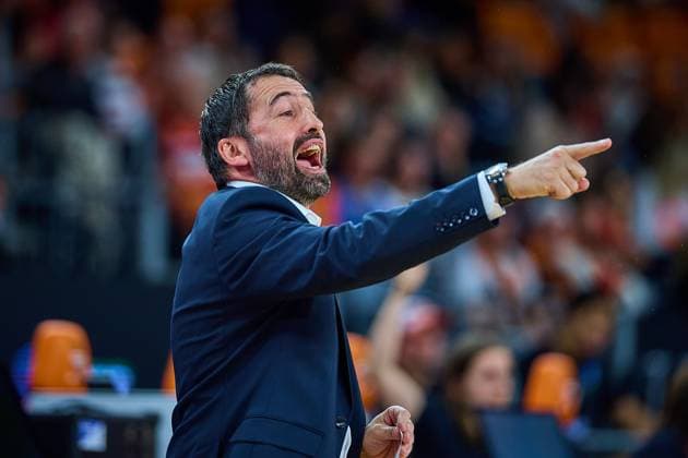 Marius Leoavicius (Cosea JL Bourg-en-Bresse, Assistant Coach) schreit, zeigt an GER, ratiopharm ulm vs. Cosea JL Bourg-en-Bresse, Basketball, 7. Spieltag, BKT EuroCup, Spielzeit 2025 2026, 11.11.2025 GER, ratiopharm ulm vs. Cosea JL Bourg-en-Bresse, Basketball, 7. Spieltag, BKT EuroCup, Spielzeit 2025 2026, 11.11.2025 Neu-Ulm Copyright: xEibner-Pressefoto GeraldxOelze-dexStoppanyx EP_ODS