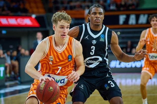 Zweikampf, Duell zwischen Tobias Jensen (ratiopharm ulm, 07) und Assemian Moulare (Cosea JL Bourg-en-Bresse, 03) GER, ratiopharm ulm vs. Cosea JL Bourg-en-Bresse, Basketball, 7. Spieltag, BKT EuroCup, Spielzeit 2025 2026, 11.11.2025 GER, ratiopharm ulm vs. Cosea JL Bourg-en-Bresse, Basketball, 7. Spieltag, BKT EuroCup, Spielzeit 2025 2026, 11.11.2025 Neu-Ulm Copyright: xEibner-Pressefoto GeraldxOelze-dexStoppanyx EP_ODS