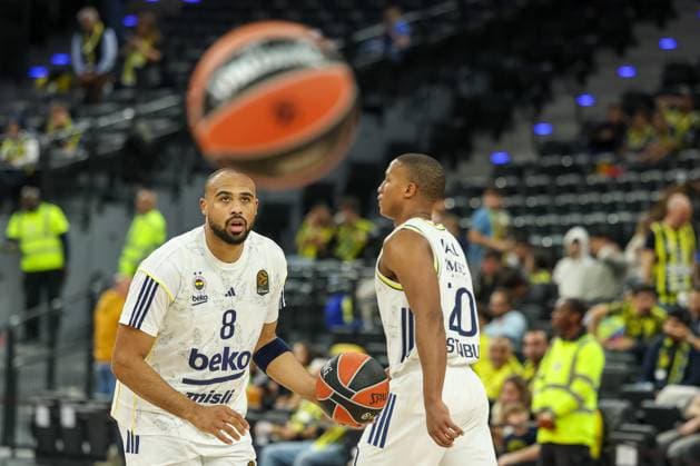 Talen Horton Tucker (Fenerbahce Beko Istanbul, 08) in der Halbzeit mit Devon Hall (Fenerbahce Beko Istanbul, 20), GER, Fenerbahce Beko Istanbul vs. Maccabi Rapyd Tel Aviv, Basketball, Euroleague, 10. Spieltag, Saison 2025 2026, 11.11.2025, GER, Fenerbahce Beko Istanbul vs. Maccabi Rapyd Tel Aviv, Basketball, Euroleague, 10. Spieltag, Saison 2025 2026, 11.11.2025 Muenchen Copyright: xEibner-Pressefoto JennixMaulx EP_JML