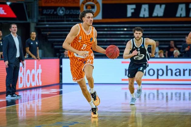 Alec Anigbata (ratiopharm ulm, 21) GER, ratiopharm ulm vs. Cosea JL Bourg-en-Bresse, Basketball, 7. Spieltag, BKT EuroCup, Spielzeit 2025 2026, 11.11.2025 GER, ratiopharm ulm vs. Cosea JL Bourg-en-Bresse, Basketball, 7. Spieltag, BKT EuroCup, Spielzeit 2025 2026, 11.11.2025 Neu-Ulm Copyright: xEibner-Pressefoto GeraldxOelze-dexStoppanyx EP_ODS