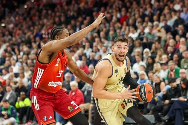 Willy Hernangomez FC Barcelona, Barca Basket, 14) mit Wenyen Gabriel (FC Bayern Basketball, 32), GER, FC Bayern Basketball vs. FC Barcelona, Basketball, Euroleague, 10. Spieltag, Saison 2025 2026, 12.11.2025, GER, FC Bayern Basketball vs. FC Barcelona, Basketball, Euroleague, 10. Spieltag, Saison 2025 2026, 12.11.2025 Muenchen Copyright: xEibner-Pressefoto JennixMaulx EP_JML