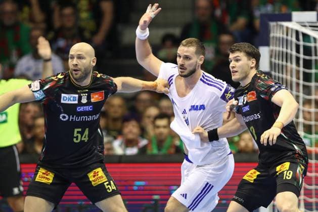 12.11.2025, xtgx, Handball, EHF Champions League, SC Magdeburg - HC Zagreb v.l. Oscar Bergendahl (Magdeburg, 54), Roko Trivkovic (Zagreb, 77) , Elvar Orn Jonsson (Magdeburg, 19) Zweikampf, Duell, Kampf, tackle Magdeubrg