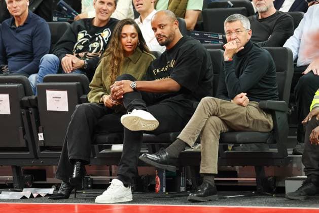 Vincent Kompany (FC Bayern Muenchen, Cheftrainer) mit Frau und Herbert Hainer (FC Bayern Muenchen, Praesident), GER, FC Bayern Basketball vs. FC Barcelona, Barca Basketball, Euroleague, 10. Spieltag, Saison 2025 2026, 12.11.2025, GER, FC Bayern Basketball vs. FC Barcelona, Basketball, Euroleague, 10. Spieltag, Saison 2025 2026, 12.11.2025 Muenchen Copyright: xEibner-Pressefoto JennixMaulx EP_JML