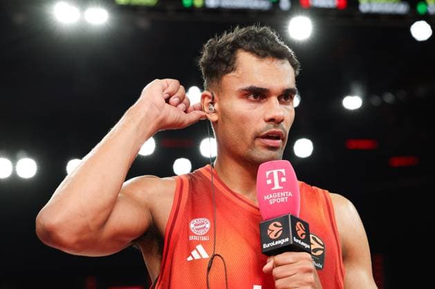 Oscar da Silva (FC Bayern Basketball, 01) beim Interview nach dem Spiel, GER, FC Bayern Basketball vs. FC Barcelona, Barca Basketball, Euroleague, 10. Spieltag, Saison 2025 2026, 12.11.2025, GER, FC Bayern Basketball vs. FC Barcelona, Basketball, Euroleague, 10. Spieltag, Saison 2025 2026, 12.11.2025 Muenchen Copyright: xEibner-Pressefoto JennixMaulx EP_JML