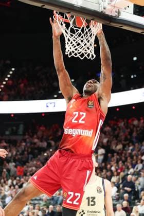 Isiaha Mike (FC Bayern Basketball, 22) am Korb, GER, FC Bayern Basketball vs. FC Barcelona, Barca Basketball, Euroleague, 10. Spieltag, Saison 2025 2026, 12.11.2025, GER, FC Bayern Basketball vs. FC Barcelona, Basketball, Euroleague, 10. Spieltag, Saison 2025 2026, 12.11.2025 Muenchen Copyright: xEibner-Pressefoto JennixMaulx EP_JML