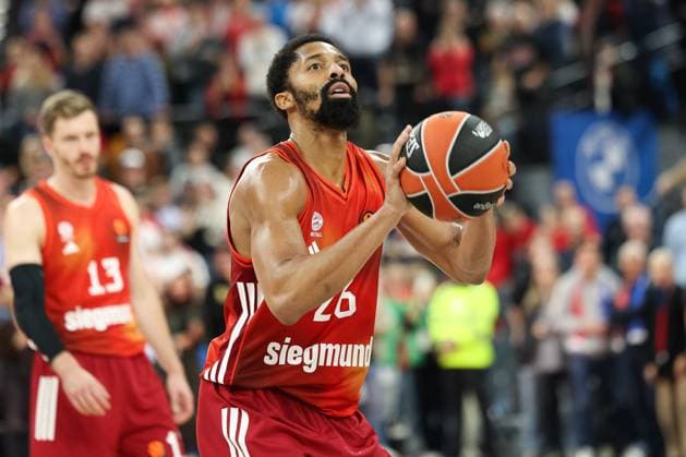 Spencer Dinwiddie (FC Bayern Basketball, 26) beim Freiwurf, GER, FC Bayern Basketball vs. FC Barcelona, Barca Basketball, Euroleague, 10. Spieltag, Saison 2025 2026, 12.11.2025, GER, FC Bayern Basketball vs. FC Barcelona, Basketball, Euroleague, 10. Spieltag, Saison 2025 2026, 12.11.2025 Muenchen Copyright: xEibner-Pressefoto JennixMaulx EP_JML