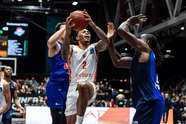 GER, BKT EuroCup, Saison 2025 2026, Niners Chemnitz - Buducnost VOLI Podgorica. 12.11.2025, Messe, Chemnitz, GER, BKT EuroCup, Saison 2025 2026, Niners Chemnitz - Buducnost VOLI Podgorica. Nike Sibande (Niners Chemnitz, 2) Foto Alexander Trienitz Chemnitz Messe Sachsen Deutschland