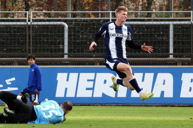 DEU, DFL, 2. FBL Hertha BSC, Trainingspiel , 12.11.2025, Sportforum, Berlin, DEU, DFL, 2. FBL Hertha BSC, Trainingspiel , im Bild Luca Schuler (Hertha BSC Berlin 18) DFL - regulations prohibit any use of Photographs as image sequences and or quasi-video