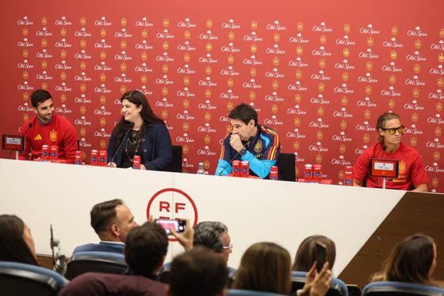 November 13, 2025, Las Rozas, Madrid, SPAIN: Ferran Torres, Mariana De Carli, Vice President of Beauty Iberia at P&G, Aitor Karanka, Director of Development for Spain and Marcos Llorente attend a press conference, PK, Pressekonferenz on the partnership agreement between Old Spice and the Spanish National Football Team prior to the 2026 World Cup qualifying matches against Georgia and Turkey, at the Ciudad del Futbol, in Las Rozas, Madrid, Spain, on November 13, 2025. Las Rozas SPAIN - ZUMAa181 20251113_zaa_a181_010 Copyright: xIrinaxR.xHipolitox