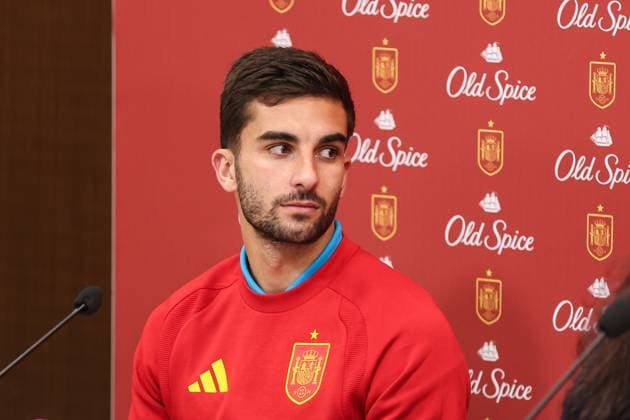 November 13, 2025, Las Rozas, Madrid, SPAIN: Ferran Torres attends a press conference, PK, Pressekonferenz on the partnership agreement between Old Spice and the Spanish National Football Team prior to the 2026 World Cup qualifying matches against Georgia and Turkey, at the Ciudad del Futbol, in Las Rozas, Madrid, Spain, on November 13, 2025. Las Rozas SPAIN - ZUMAa181 20251113_zaa_a181_011 Copyright: xIrinaxR.xHipolitox