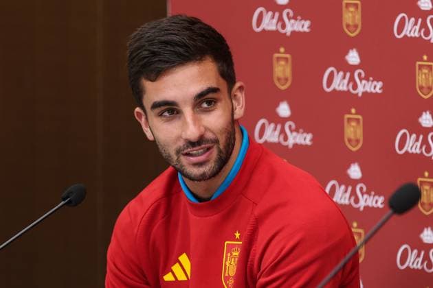 November 13, 2025, Las Rozas, Madrid, SPAIN: Ferran Torres attends a press conference, PK, Pressekonferenz on the partnership agreement between Old Spice and the Spanish National Football Team prior to the 2026 World Cup qualifying matches against Georgia and Turkey, at the Ciudad del Futbol, in Las Rozas, Madrid, Spain, on November 13, 2025. Las Rozas SPAIN - ZUMAa181 20251113_zaa_a181_014 Copyright: xIrinaxR.xHipolitox