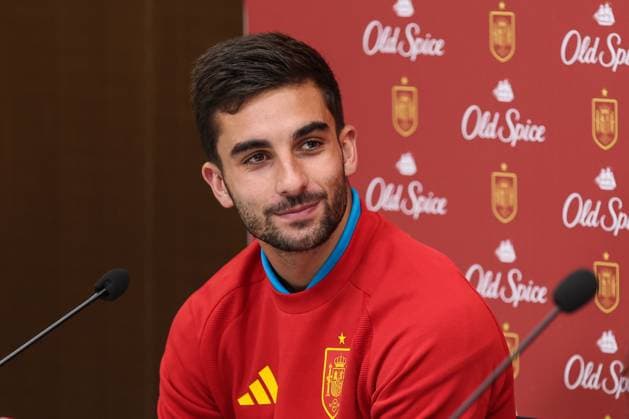 November 13, 2025, Las Rozas, Madrid, SPAIN: Ferran Torres attends a press conference, PK, Pressekonferenz on the partnership agreement between Old Spice and the Spanish National Football Team prior to the 2026 World Cup qualifying matches against Georgia and Turkey, at the Ciudad del Futbol, in Las Rozas, Madrid, Spain, on November 13, 2025. Las Rozas SPAIN - ZUMAa181 20251113_zaa_a181_022 Copyright: xIrinaxR.xHipolitox