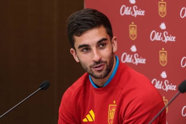 November 13, 2025, Las Rozas, Madrid, SPAIN: Ferran Torres attends a press conference, PK, Pressekonferenz on the partnership agreement between Old Spice and the Spanish National Football Team prior to the 2026 World Cup qualifying matches against Georgia and Turkey, at the Ciudad del Futbol, in Las Rozas, Madrid, Spain, on November 13, 2025. Las Rozas SPAIN - ZUMAa181 20251113_zaa_a181_021 Copyright: xIrinaxR.xHipolitox