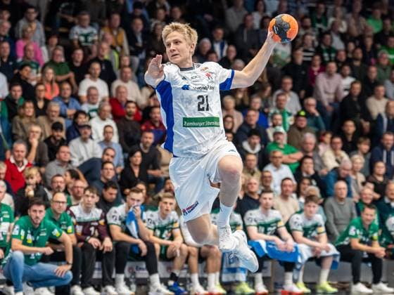 Frederik Bo Andersen (Handball Verein Hamburg, 21) beim Tempogegenstoss, Frisch Auf Goeppingen vs. Handball Sport Verein Hamburg, Handball, 1. Bundesliga, Herren, Spielzeit 2025 2026, 13.11.2025, Frisch Auf Goeppingen vs. Handball Sport Verein Hamburg, Handball, 1. Bundesliga, Herren, Spielzeit 2025 2026, 13.11.2025 Goeppingen Copyright: xEibner-Pressefoto MichaelxSchmidx EP_MST