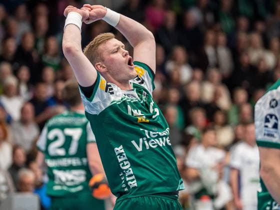 Ymir Oern Gislason (Frisch Auf Goeppingen, 33) wunder sich ueber eine Entscheidung, Frisch Auf Goeppingen vs. Handball Verein Hamburg, Handball, 1. Bundesliga, Herren, Spielzeit 2025 2026, 13.11.2025, Frisch Auf Goeppingen vs. Handball Sport Verein Hamburg, Handball, 1. Bundesliga, Herren, Spielzeit 2025 2026, 13.11.2025 Goeppingen Copyright: xEibner-Pressefoto MichaelxSchmidx EP_MST