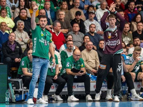 Ben Matschke, Cheftrainer (Frisch Auf Goeppingen) ist zufrieden, Frisch Auf Goeppingen vs. Handball Verein Hamburg, Handball, 1. Bundesliga, Herren, Spielzeit 2025 2026, 13.11.2025, Frisch Auf Goeppingen vs. Handball Sport Verein Hamburg, Handball, 1. Bundesliga, Herren, Spielzeit 2025 2026, 13.11.2025 Goeppingen Copyright: xEibner-Pressefoto MichaelxSchmidx EP_MST