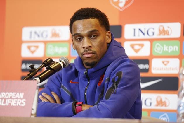 WARSCHAU , 13-11-2025 , PGE National Stadium, season 2025 2026 , press conference, PK, Pressekonferenz MD-1 , FIFA World Cup, WM, Weltmeisterschaft, Fussball Qualifier between Poland and The Netherlands. Pictures shows Netherlands player Jurrien Timber Press Conference Netherlands x32008313x Copyright: