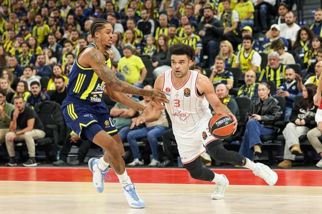 Elijah Bryant (Hapoel IBI Tel Aviv, 03) mit Armando Bacot (Fenerbahce Beko Istanbul, 00), GER, Fenerbahce Beko Istanbul vs. Hapoel IBI Tel Aviv, Basketball, Euroleague, 11. Spieltag, Saison 2025 2026, 13.11.2025, GER, Fenerbahce Beko Istanbul vs. Hapoel IBI Tel Aviv, Basketball, Euroleague, 11. Spieltag, Saison 2025 2026, 13.11.2025 Muenchen Copyright: xEibner-Pressefoto JennixMaulx EP_JML