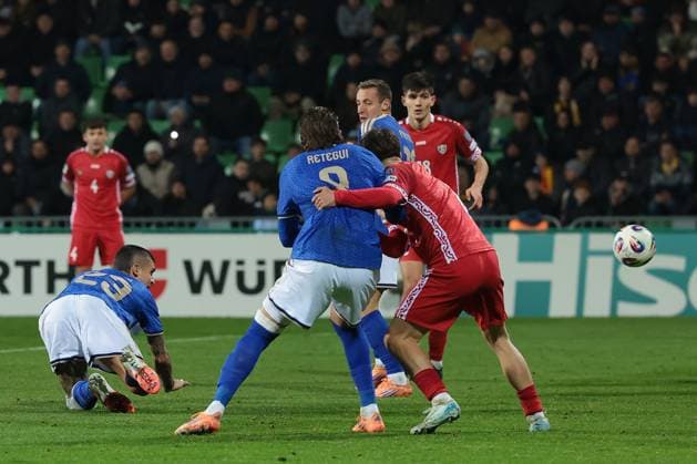 Chisinau, Moldova, 13th November 2025. Gianluca Mancini of Italy scores to give the side a 1-0 lead during the Moldova vs Italy FIFA World Cup, WM, Weltmeisterschaft, Fussball European Qualifying match at Stadionul Zimbru, Chisinau. Picture credit should read: Jonathan Moscrop Sportimage EDITORIAL USE ONLY. No use with unauthorised audio, video, data, fixture lists, club league logos or live services. Online in-match use limited to 120 images, no video emulation. No use in betting, games or single club league player publications. SPI_035_JM_MOLDOVA_ITALY_EQ SPI-4293-0034