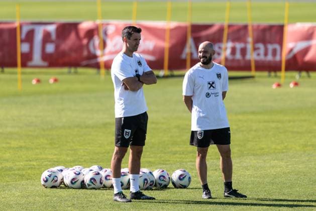 SOCCER - FIFA WC quali, CYP vs AUT PAPHOS,CYPRUS,14.NOV.25 - FIFA World Cup, WM, Weltmeisterschaft, Fussball 2026, European Qualifiers, group stage, OEFB international match, Länderspiel, Nationalmannschaft Cyprus vs Austria, preview, training AUT. Image shows assistant coach Stefan Oesen and assistant coach Onur Cinel (AUT). GEPAxpictures xArminxRauthner