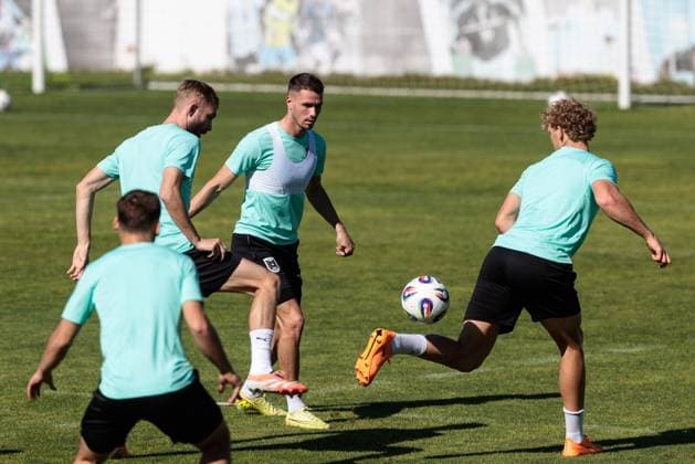 SOCCER - FIFA WC quali, CYP vs AUT PAPHOS,CYPRUS,14.NOV.25 - FIFA World Cup, WM, Weltmeisterschaft, Fussball 2026, European Qualifiers, group stage, OEFB international match, Länderspiel, Nationalmannschaft Cyprus vs Austria, preview, training AUT. Image shows Konrad Laimer, Raul Florucz and Leopold Querfeld (AUT). GEPAxpictures xArminxRauthner