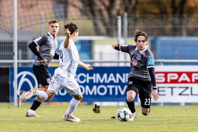Fussball, Saison 2025 2026, Testspiel (3. Liga, Bundesliga), Sportanlage Im Lohma Koblach, 14. Spieltag, SCR Altach - SSV Ulm 1846 Fußball, 14.11.2025 14.11.2025, Fussball, Saison 2025 2026, Testspiel (3. Liga, Bundesliga), Sportanlage Im Lohma Koblach, 14. Spieltag, SCR Altach - SSV Ulm 1846 Fußball, v.l. 19 Diego Madritsch (SCR Altach), 23 Max Brandt (SSV Ulm 1846 Fußball) Foto: Lucca Fundel Koblach Sportanlage Im Lohma Voralberg Österreich