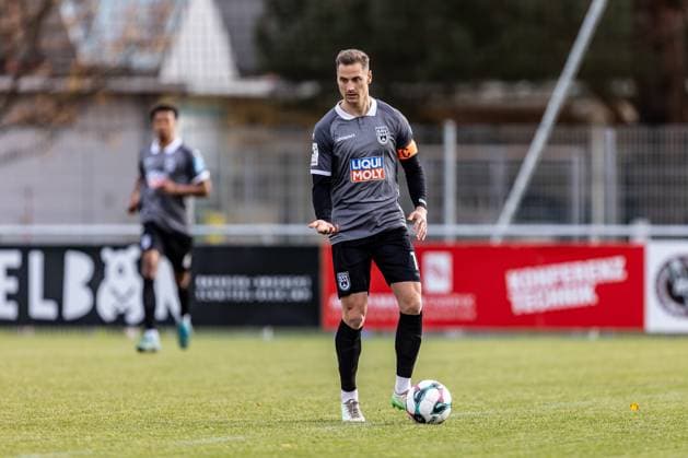 Fussball, Saison 2025 2026, Testspiel (3. Liga, Bundesliga), Sportanlage Im Lohma Koblach, 14. Spieltag, SCR Altach - SSV Ulm 1846 Fußball, 14.11.2025 14.11.2025, Fussball, Saison 2025 2026, Testspiel (3. Liga, Bundesliga), Sportanlage Im Lohma Koblach, 14. Spieltag, SCR Altach - SSV Ulm 1846 Fußball, Freisteller Einzelbild 14 Dennis Dressel (SSV Ulm 1846 Fußball) Foto: Lucca Fundel Koblach Sportanlage Im Lohma Voralberg Österreich