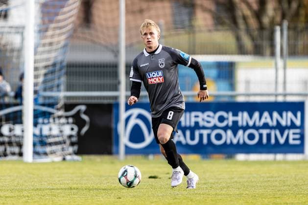 Fussball, Saison 2025 2026, Testspiel (3. Liga, Bundesliga), Sportanlage Im Lohma Koblach, 14. Spieltag, SCR Altach - SSV Ulm 1846 Fußball, 14.11.2025 14.11.2025, Fussball, Saison 2025 2026, Testspiel (3. Liga, Bundesliga), Sportanlage Im Lohma Koblach, 14. Spieltag, SCR Altach - SSV Ulm 1846 Fußball, Freisteller Einzelbild 8 Ben Westermeier (SSV Ulm 1846 Fußball) Foto: Lucca Fundel Koblach Sportanlage Im Lohma Voralberg Österreich