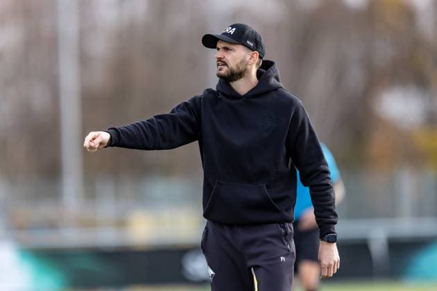 Fussball, Saison 2025 2026, Testspiel (3. Liga, Bundesliga), Sportanlage Im Lohma Koblach, 14. Spieltag, SCR Altach - SSV Ulm 1846 Fußball, 14.11.2025 14.11.2025, Fussball, Saison 2025 2026, Testspiel (3. Liga, Bundesliga), Sportanlage Im Lohma Koblach, 14. Spieltag, SCR Altach - SSV Ulm 1846 Fußball, Freisteller Einzelbild Portrait Porträt Trainer Fabio Ingolitsch (SCR Altach) Foto: Lucca Fundel Koblach Sportanlage Im Lohma Voralberg Österreich