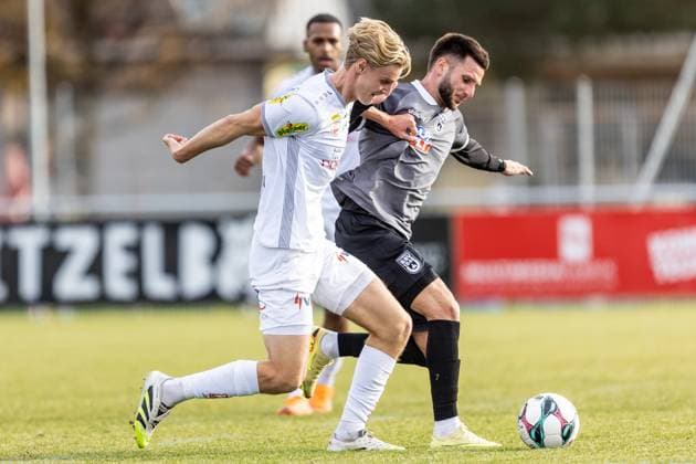 Fussball, Saison 2025 2026, Testspiel (3. Liga, Bundesliga), Sportanlage Im Lohma Koblach, 14. Spieltag, SCR Altach - SSV Ulm 1846 Fußball, 14.11.2025 14.11.2025, Fussball, Saison 2025 2026, Testspiel (3. Liga, Bundesliga), Sportanlage Im Lohma Koblach, 14. Spieltag, SCR Altach - SSV Ulm 1846 Fußball, v.l. 27 Filip Milojevic (SCR Altach), 43 Leon Dajaku (SSV Ulm 1846 Fußball) Foto: Lucca Fundel Koblach Sportanlage Im Lohma Voralberg Österreich