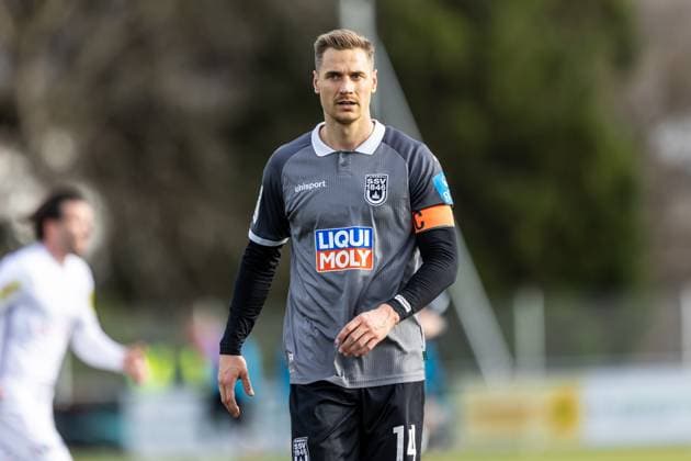 Fussball, Saison 2025 2026, Testspiel (3. Liga, Bundesliga), Sportanlage Im Lohma Koblach, 14. Spieltag, SCR Altach - SSV Ulm 1846 Fußball, 14.11.2025 14.11.2025, Fussball, Saison 2025 2026, Testspiel (3. Liga, Bundesliga), Sportanlage Im Lohma Koblach, 14. Spieltag, SCR Altach - SSV Ulm 1846 Fußball, Freisteller Einzelbild Portrait Porträt 14 Dennis Dressel (SSV Ulm 1846 Fußball) Foto: Lucca Fundel Koblach Sportanlage Im Lohma Voralberg Österreich