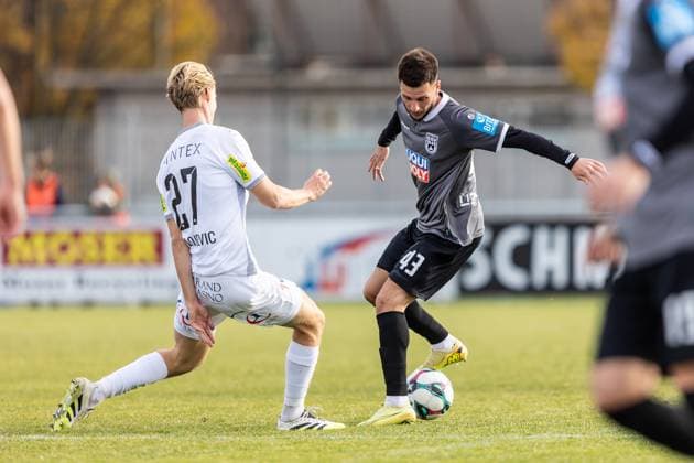 Fussball, Saison 2025 2026, Testspiel (3. Liga, Bundesliga), Sportanlage Im Lohma Koblach, 14. Spieltag, SCR Altach - SSV Ulm 1846 Fußball, 14.11.2025 14.11.2025, Fussball, Saison 2025 2026, Testspiel (3. Liga, Bundesliga), Sportanlage Im Lohma Koblach, 14. Spieltag, SCR Altach - SSV Ulm 1846 Fußball, v.l. 27 Filip Milojevic (SCR Altach), 43 Leon Dajaku (SSV Ulm 1846 Fußball) Foto: Lucca Fundel Koblach Sportanlage Im Lohma Voralberg Österreich