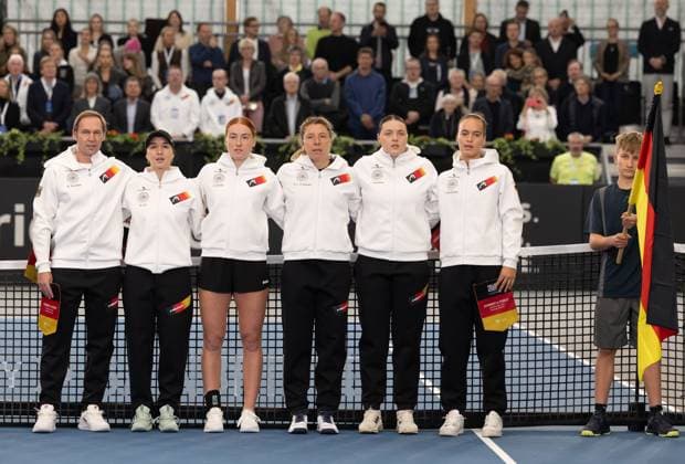 Billie Jean King Cup 2025 Play-Offs, TC Ismaning, Muenchen, Deutschland, Eroeffnungsfeier, Team Germany, L-R. Mannschaftskapitaen Rainer Schuettler, Eva Lys, Ella Seidel, Anna-Lena Friedsam, Jule Niemeier und Tessa Brockmann Tennis - Billie Jean King Cup 2025 - ITF Billie Jean King Cup - TC Ismaning - Ismaning - Bayern - Deutschland - 14 November 2025. Billie Jean King Cup 2025 Play-Offs, TC Ismaning, Muenchen, Deutschland, Eroeffnungsfeier, Team Germany, L-R. Mannschaftskapitaen Rainer Schuettler, Eva Lys, Ella Seidel, Anna-Lena Friedsam, Jule Niemeier und Tessa Brockmann Tennis - Billie Jean King Cup 2025 - ITF Billie Jean King Cup - TC Ismaning - Ismaning - Bayern - Deutschland - 14 November 2025. Billie Jean King Cup 2025 Play-Offs, TC Ismaning, Muenchen, Deutschland, Eroeffnungsfeier, Team Germany Tennis - Billie Jean King Cup 2025 - ITF Billie Jean King Cup - TC Ismaning - Ismaning - Bayern - Deutschland - 14 November 2025. Copyright: xJuergenxHasenkopfx