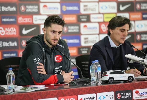 Ahead of Turkiye v Bulgaria – 2026 FIFA World Cup, WM, Weltmeisterschaft, Fussball qualifiers BURSA, TURKIYE - NOVEMBER 14: Turkiye head coach Vincenzo Montella (R) and national team, Nationalteam player Ismail Yuksek (L) speak during a press conference, PK, Pressekonferenz at Ataturk Sports Complex Matli Stadium ahead of Turkiye’s 2026 FIFA World Cup UEFA Qualifiers Group E match against Bulgaria in Bursa, Turkiye, on November 14, 2025. Fatih Capkin Anadolu Bursa Turkey. Editorial use only. Please get in touch for any other usage. Copyright: x2025xAnadoluxFatihxCapkinx