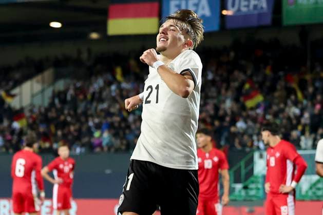 Lennart Karl (Germany) bejubelt seinen Treffer zum 2:0, UEFA Under21 Championship - Group F MD 6, Germany U21, U 21 v Malta U21, Sportpark Ronhof Thomas Sommer am 14. November 2025 in Fuerth, Deutschland. (Foto von Marco Steinbrenner DeFodi Images) Lennart Karl (Germany) celebrates after scoring his teams second goal, UEFA Under21 Championship - Group F MD 6, Germany U21 v Malta U21, Sportpark Ronhof Thomas Sommer, November 14, 2025 in Furth, Germany. (Photo by Marco Steinbrenner DeFodi Images) DFB DFL REGULATIONS PROHIBIT ANY USE OF PHOTOGRAPHS AS IMAGE SEQUENCES AND OR QUASI-VIDEO.
