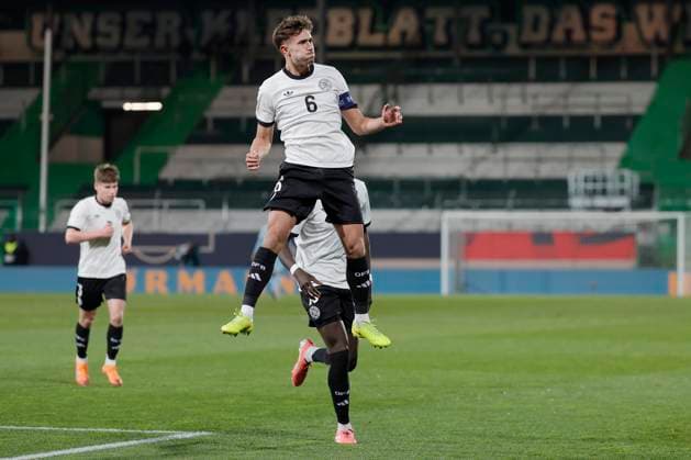 From left to right: Torschuetze, Scorer Tom Bischof (Germany, 6), Jubel nach dem Tor zum 1:0, jubelnd, bejubelt, jubelt, jubeln, Cheers after the goal, cheering, celebrated, cheers, cheering, emotions November 14, 2025, Football, U21, U 21 European Championship, EM, Europameisterschaft Qualification, Deutschland - Malta, GER, Fuerth, Sportpark Ronhof . Copyright: HMBxMedia xHeikoxBecker