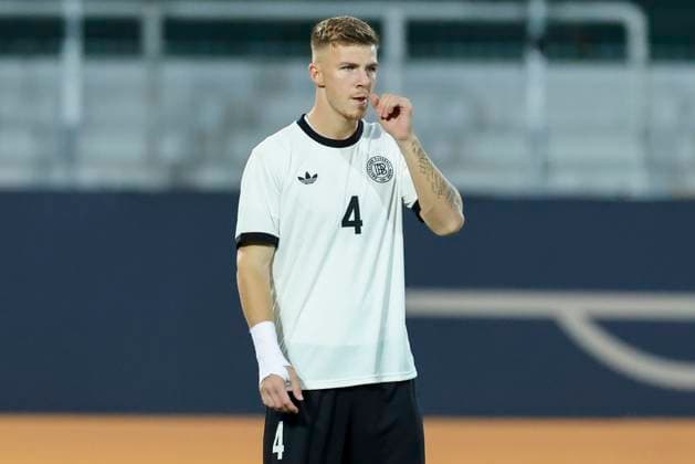 Finn Jeltsch (Germany) schaut, UEFA Under21 Championship - Group F MD 6, Germany U21, U 21 v Malta U21, Sportpark Ronhof Thomas Sommer am 14. November 2025 in Fuerth, Deutschland. (Foto von Marco Steinbrenner DeFodi Images) Finn Jeltsch (Germany) looks on, UEFA Under21 Championship - Group F MD 6, Germany U21 v Malta U21, Sportpark Ronhof Thomas Sommer, November 14, 2025 in Furth, Germany. (Photo by Marco Steinbrenner DeFodi Images) DFB DFL REGULATIONS PROHIBIT ANY USE OF PHOTOGRAPHS AS IMAGE SEQUENCES AND OR QUASI-VIDEO.