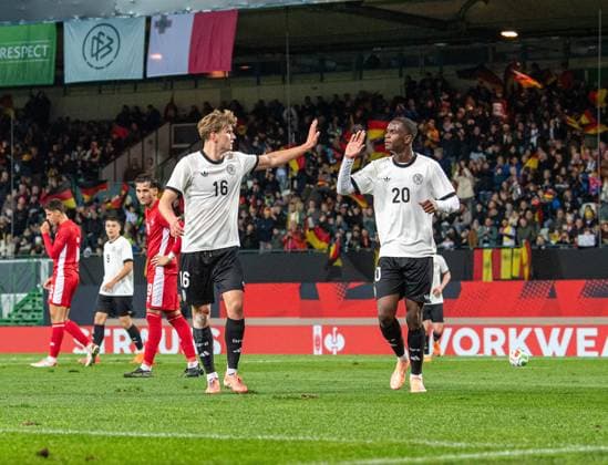 Fussball, Nachwuchs, Saison 2025 26, U21, U 21 EM-Qualifikation (Gruppe F, 6. Spieltag) in Fürth, Deutschland - Malta, v. l. Aljoscha Kemlein (U21, Deutschland), Ilyas Ansah (U21, Deutschland), Jubel nach Tor zum 2:0, 14.11 2025, Copyright: xSebastianxRäppold MatthiasxKochx