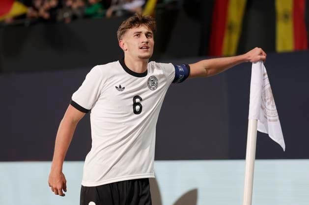 From left to right: Torschuetze, Scorer Tom Bischof (Germany, 6), Jubel nach dem Tor zum 1:0, jubelnd, bejubelt, jubelt, jubeln, Cheers after the goal, cheering, celebrated, cheers, cheering, emotions November 14, 2025, Football, U21, U 21 European Championship, EM, Europameisterschaft Qualification, Deutschland - Malta, GER, Fuerth, Sportpark Ronhof . Copyright: HMBxMedia xHeikoxBecker