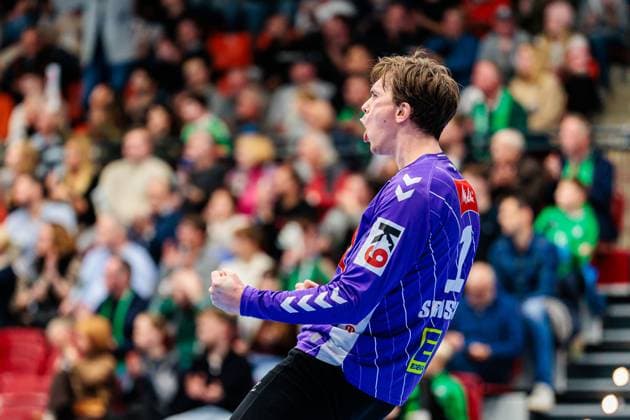 Malte Semisch (GWD Minden, 01) jubelt freut sich GER, GWD Minden vs. SC DHfK Leipzig, Handball, 1. Bundesliga, 12. Spieltag, Spielzeit 2025 2026, 14.11.2025 GER, GWD Minden vs. SC DHfK Leipzig, Handball, 1. Bundesliga, 12. Spieltag, Spielzeit 2025 2026, 14.11.2025 Luebbecke Copyright: xEibner-Pressefoto JanxRollingerx EP_JSK