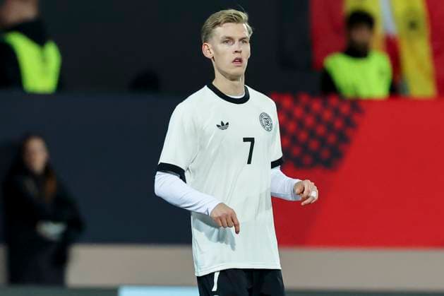 Anton Kade (Germany) schaut, UEFA Under21 Championship - Group F MD 6, Germany U21, U 21 v Malta U21, Sportpark Ronhof Thomas Sommer am 14. November 2025 in Fuerth, Deutschland. (Foto von Marco Steinbrenner DeFodi Images) Anton Kade (Germany) looks on, UEFA Under21 Championship - Group F MD 6, Germany U21 v Malta U21, Sportpark Ronhof Thomas Sommer, November 14, 2025 in Furth, Germany. (Photo by Marco Steinbrenner DeFodi Images) DFB DFL REGULATIONS PROHIBIT ANY USE OF PHOTOGRAPHS AS IMAGE SEQUENCES AND OR QUASI-VIDEO.