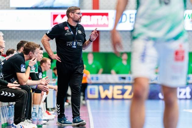 Aaron Ziercke (GWD Minden, Trainer) gestikuliert GER, GWD Minden vs. SC DHfK Leipzig, Handball, 1. Bundesliga, 12. Spieltag, Spielzeit 2025 2026, 14.11.2025 GER, GWD Minden vs. SC DHfK Leipzig, Handball, 1. Bundesliga, 12. Spieltag, Spielzeit 2025 2026, 14.11.2025 Luebbecke Copyright: xEibner-Pressefoto JanxRollingerx EP_JSK