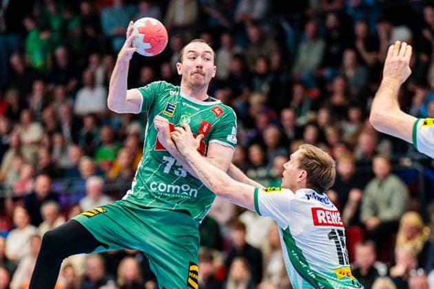 v.l. Alexander Weck (GWD Minden, 73), Adam Loenn (SC DHfK Leipzig, 15) GER, GWD Minden vs. SC DHfK Leipzig, Handball, 1. Bundesliga, 12. Spieltag, Spielzeit 2025 2026, 14.11.2025 GER, GWD Minden vs. SC DHfK Leipzig, Handball, 1. Bundesliga, 12. Spieltag, Spielzeit 2025 2026, 14.11.2025 Luebbecke Copyright: xEibner-Pressefoto JanxRollingerx EP_JSK