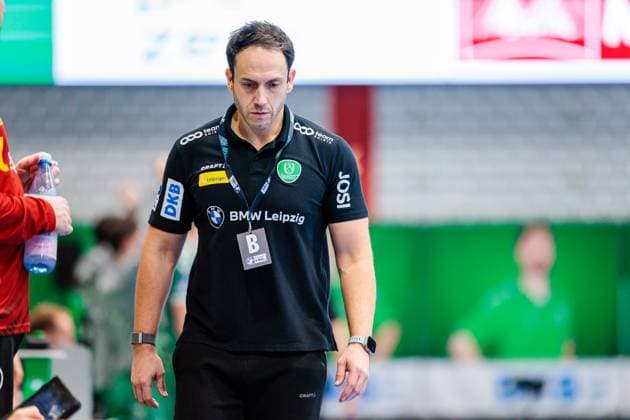 Raul Alonso (SC DHfK Leipzig, Trainer) ist enttaeuscht unzufrieden GER, GWD Minden vs. SC DHfK Leipzig, Handball, 1. Bundesliga, 12. Spieltag, Spielzeit 2025 2026, 14.11.2025 GER, GWD Minden vs. SC DHfK Leipzig, Handball, 1. Bundesliga, 12. Spieltag, Spielzeit 2025 2026, 14.11.2025 Luebbecke Copyright: xEibner-Pressefoto JanxRollingerx EP_JSK